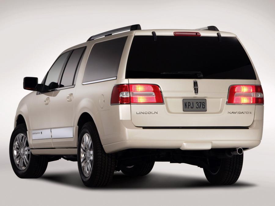  Lincoln Navigator L 2006 года  (фото 10 из 50)